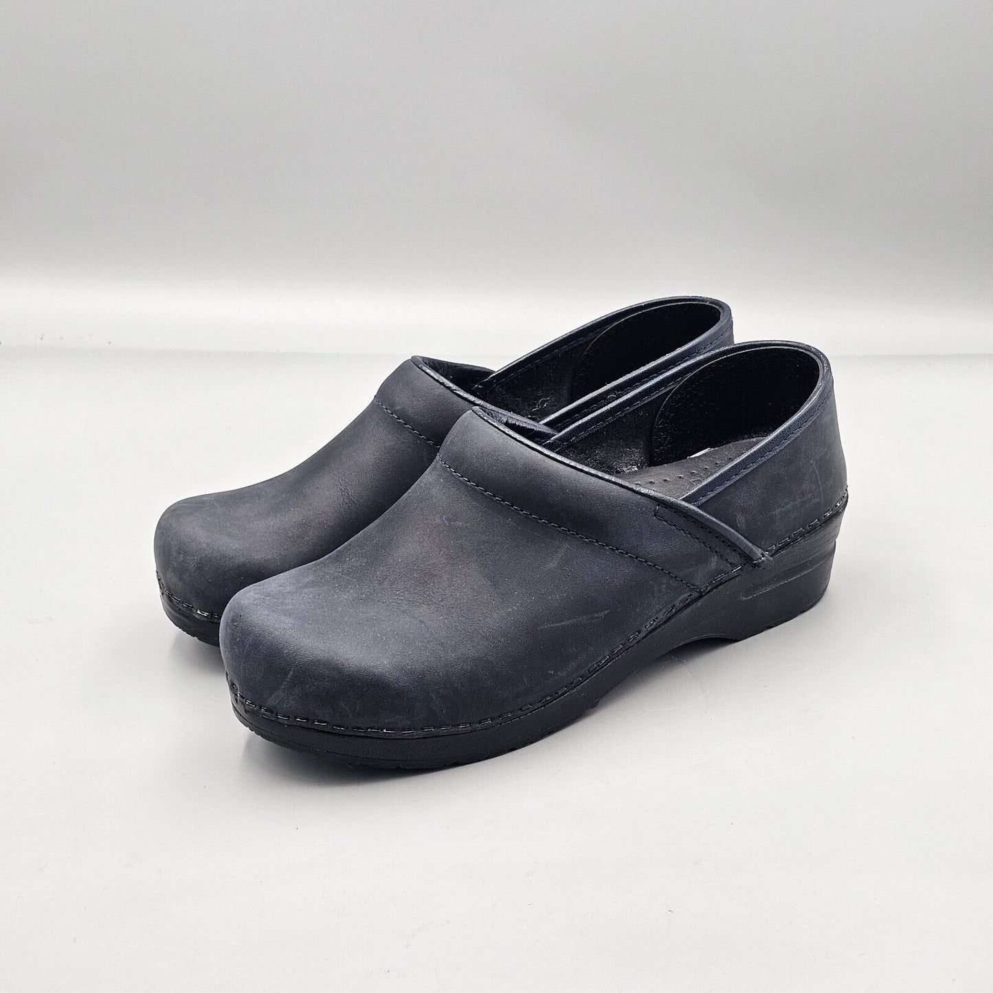 Dansko Women's Size 39 EU 8.5 - 9 US EUC! Professional Navy Matte Leather Clogs