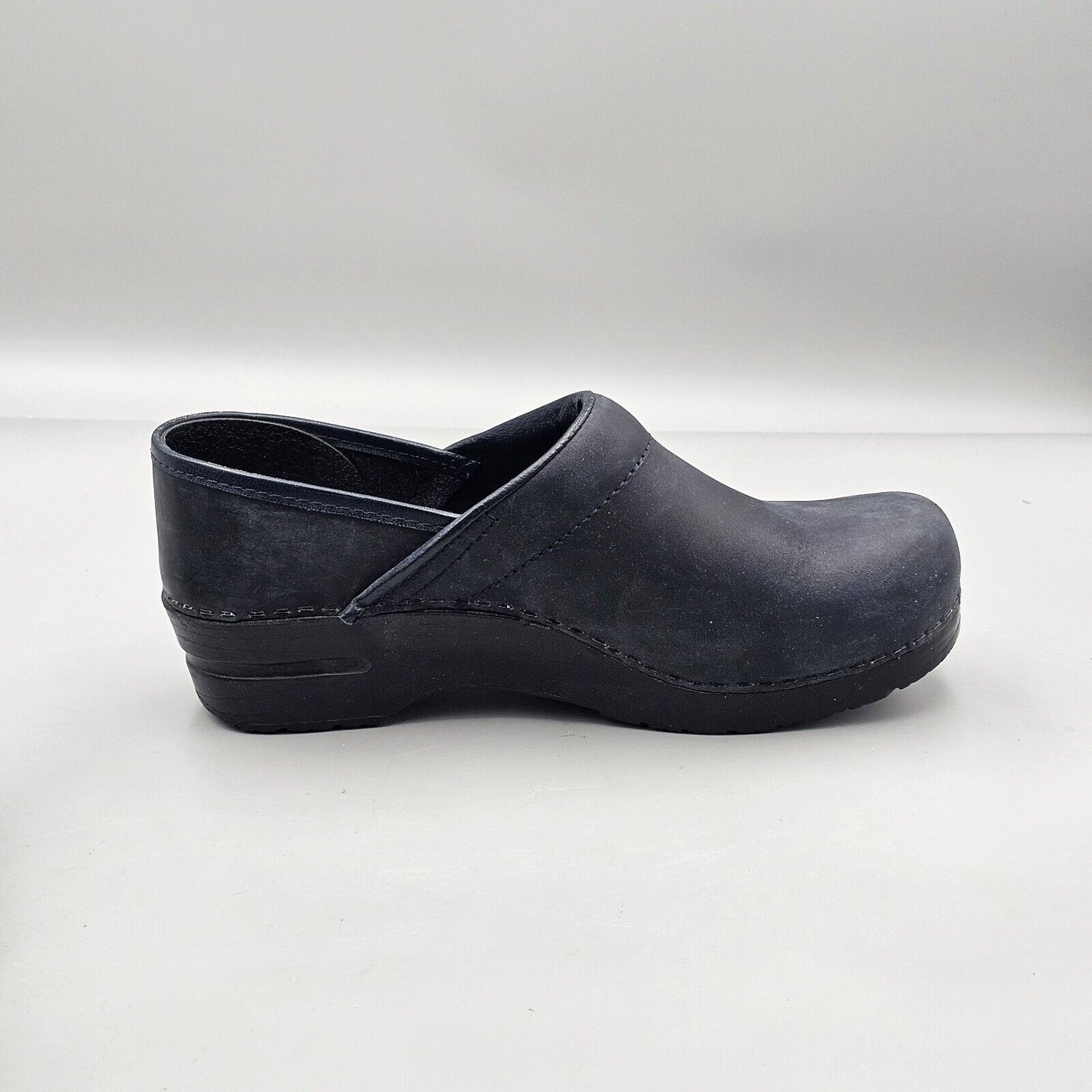 Dansko Women's Size 39 EU 8.5 - 9 US EUC! Professional Navy Matte Leather Clogs