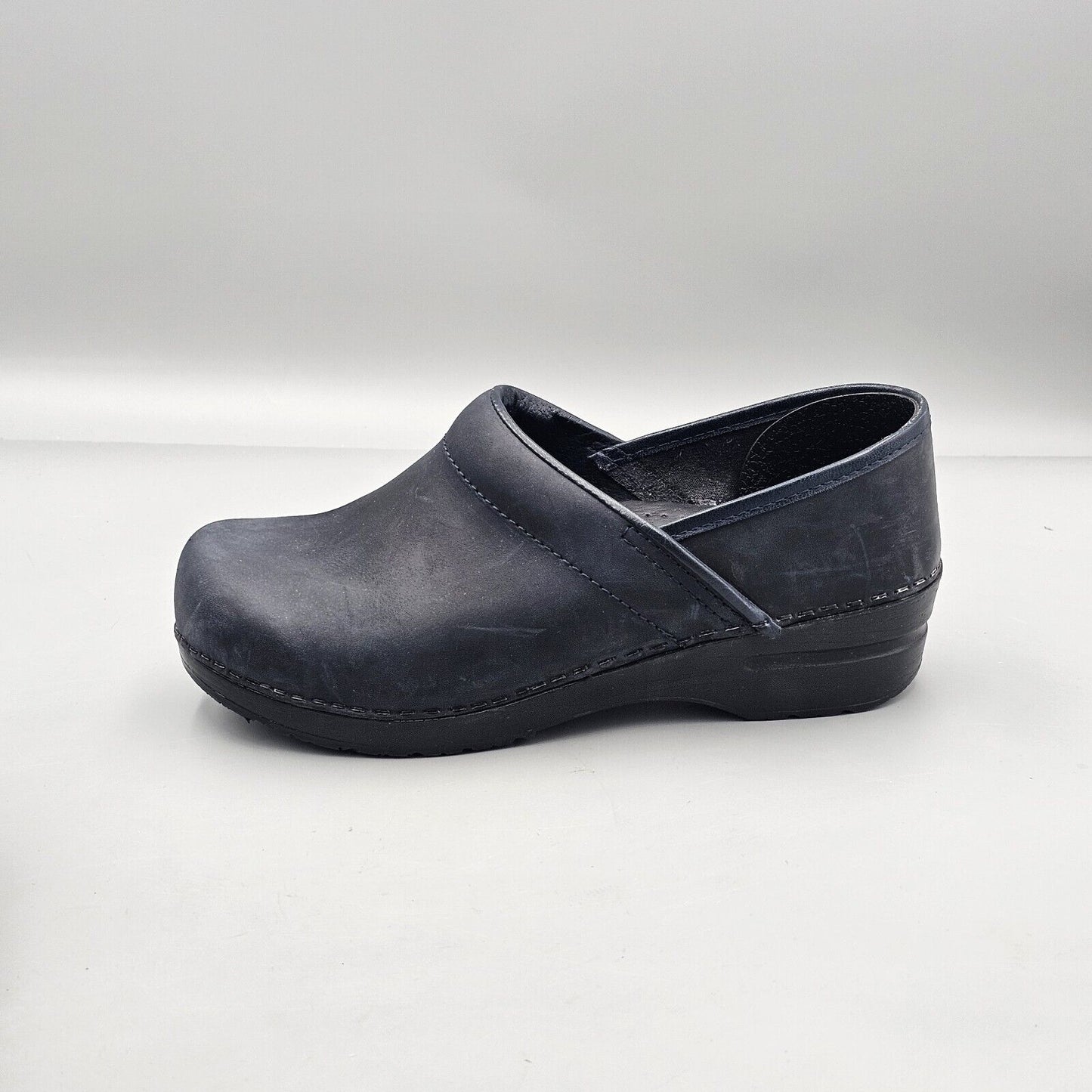 Dansko Women's Size 39 EU 8.5 - 9 US EUC! Professional Navy Matte Leather Clogs