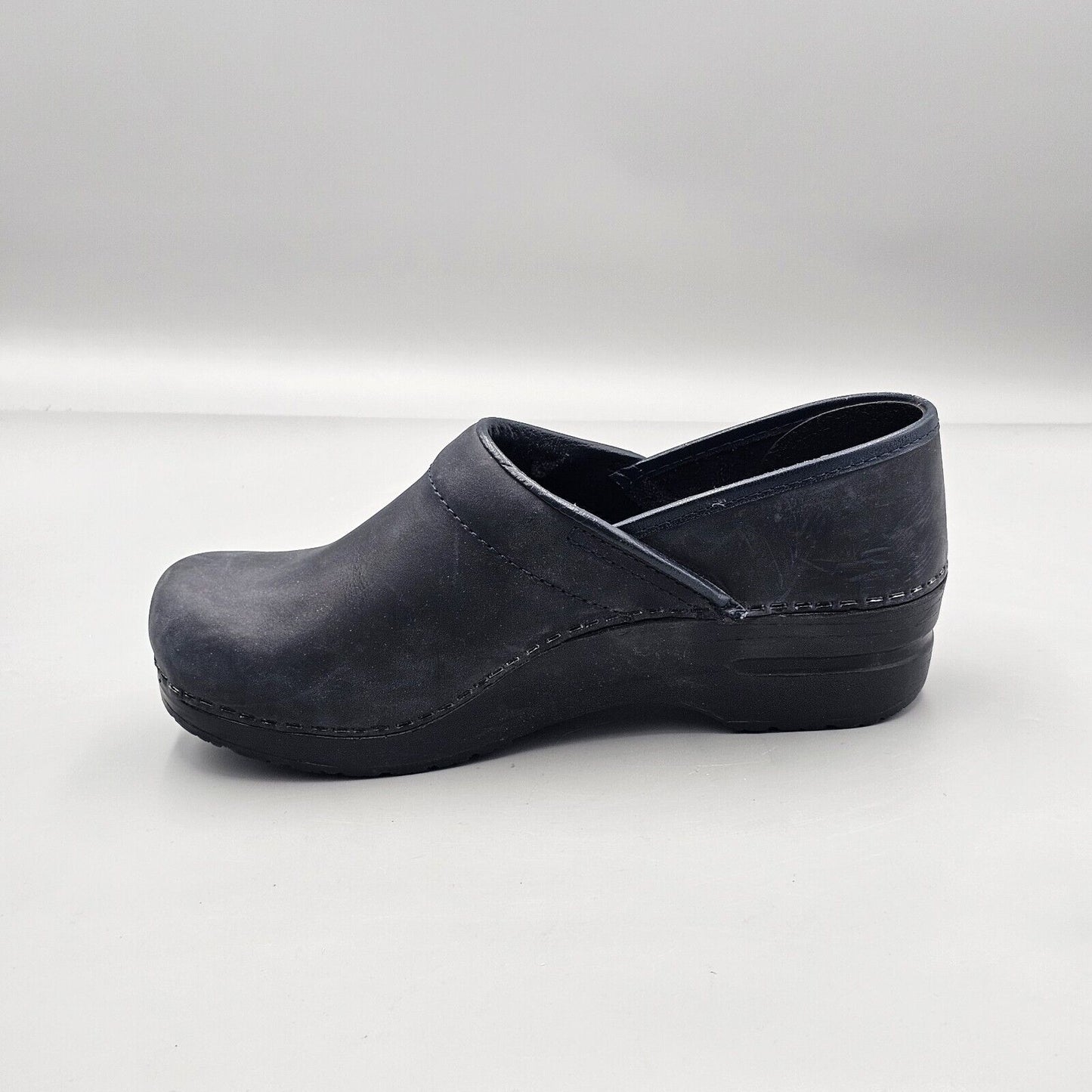 Dansko Women's Size 39 EU 8.5 - 9 US EUC! Professional Navy Matte Leather Clogs