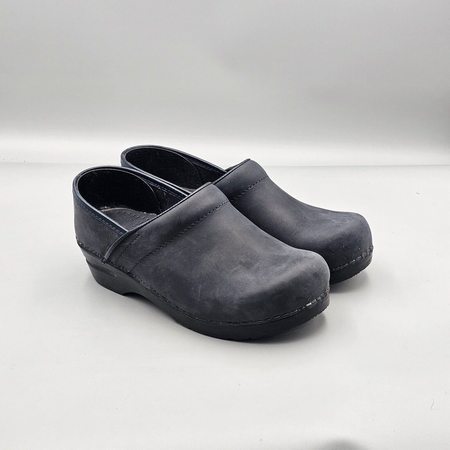 Dansko Women's Size 39 EU 8.5 - 9 US EUC! Professional Navy Matte Leather Clogs