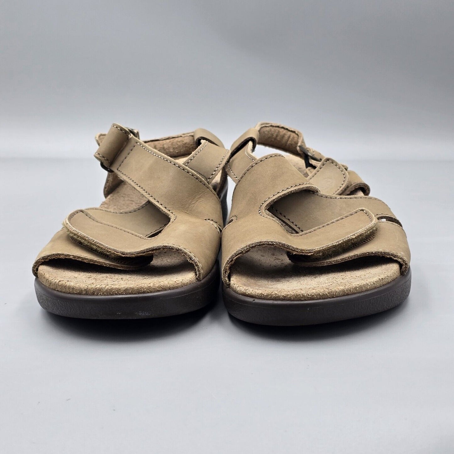 SAS Women's Size 9.5 N VGC Narrow Tripad Huggy Beige Leather Cross Strap Sandals