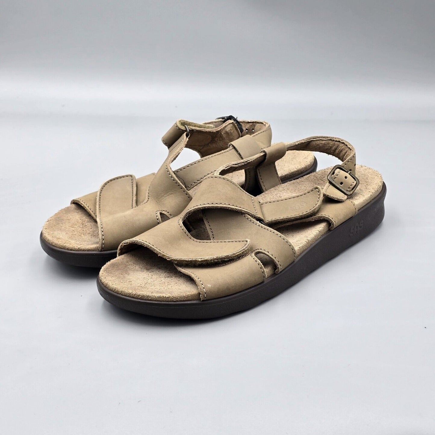 SAS Women's Size 9.5 N VGC Narrow Tripad Huggy Beige Leather Cross Strap Sandals