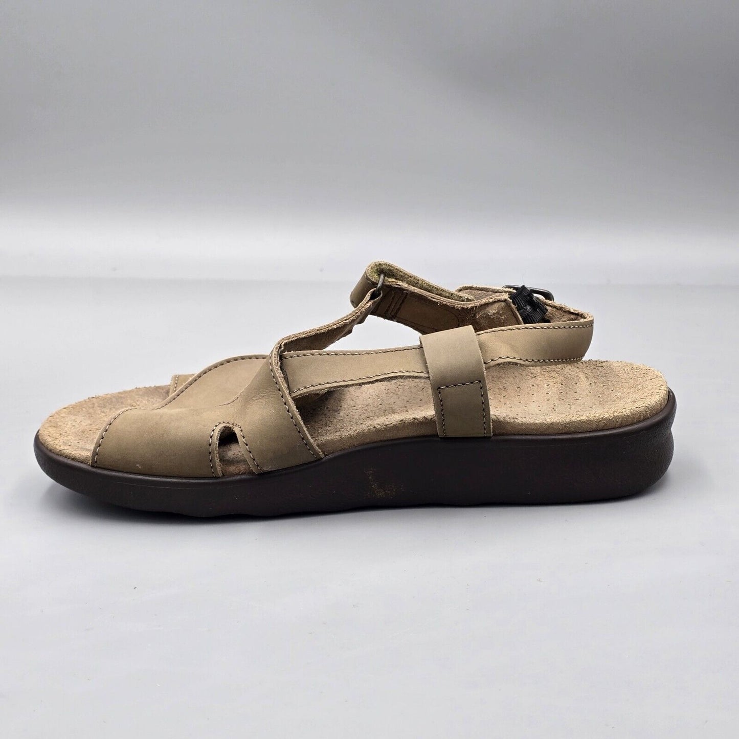 SAS Women's Size 9.5 N VGC Narrow Tripad Huggy Beige Leather Cross Strap Sandals