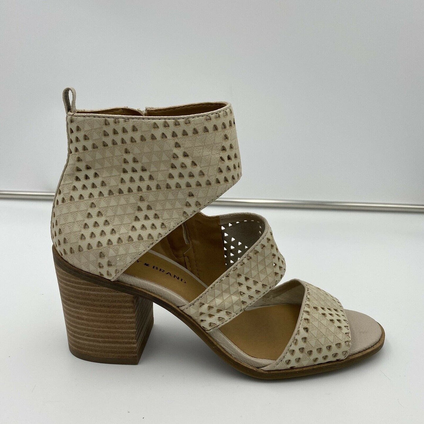 LUCKY BRAND Kabbot Shoetie Stone Seashell Leather Heels Women's Size 9 US NWOB